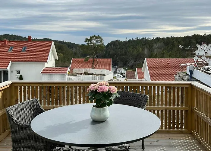 Modern With Sea View In Oysang Feriehus *