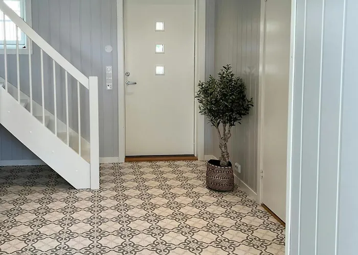 Modern With Sea View In Oysang Feriehus *