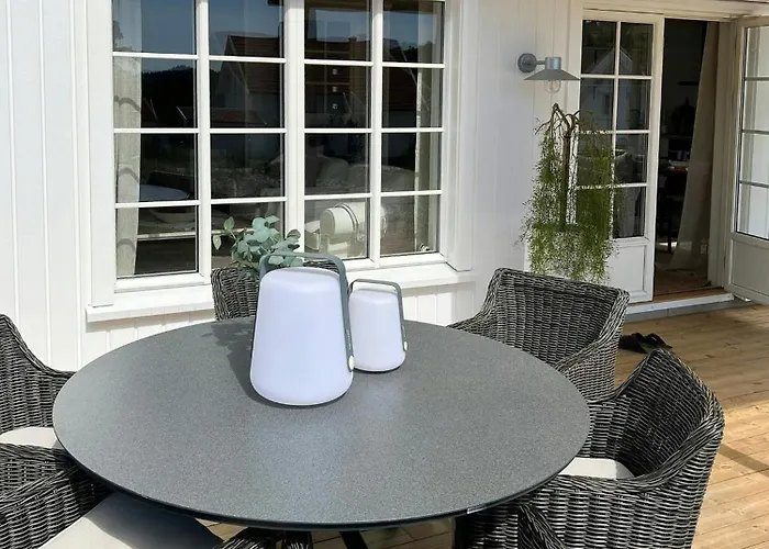 Modern With Sea View In Oysang Feriehus